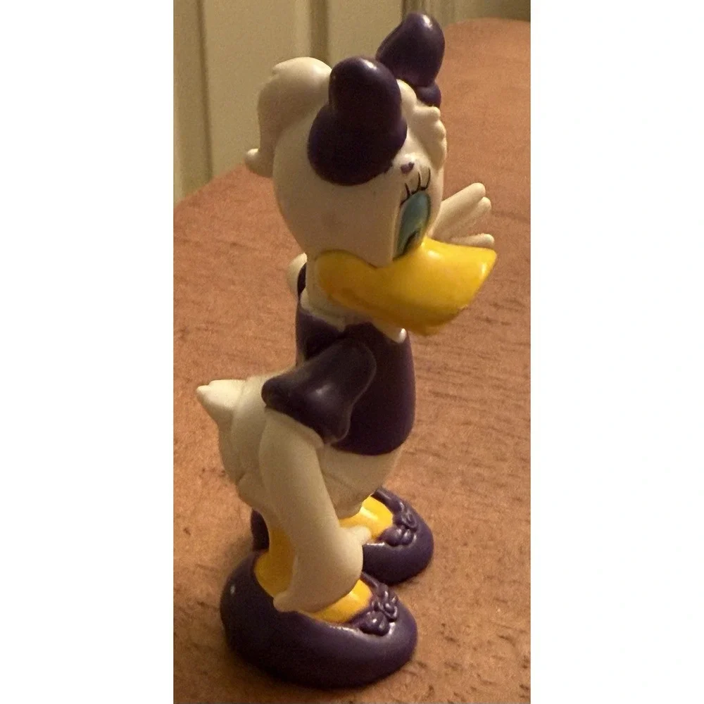 Disney daisy duck
